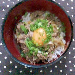 牛丼の卵添え